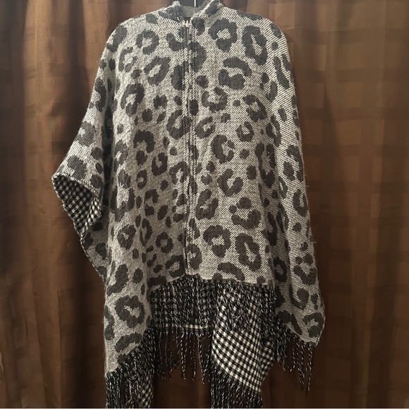 Michael Stars Leopard Print Zip Up Black and Gray Poncho with Fringe O/S - Picture 2 of 7